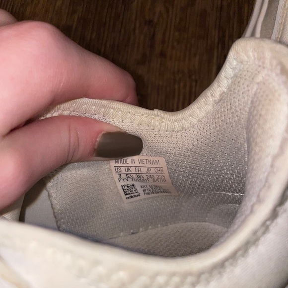 White adidas tennis shoes - Picture 5 of 6